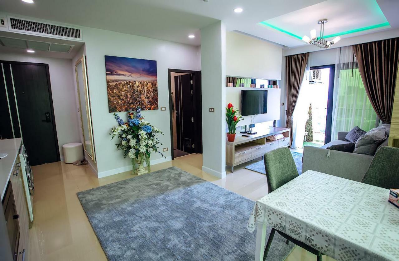 Dusit Grand Condo View Praia de Jomtien Exterior foto